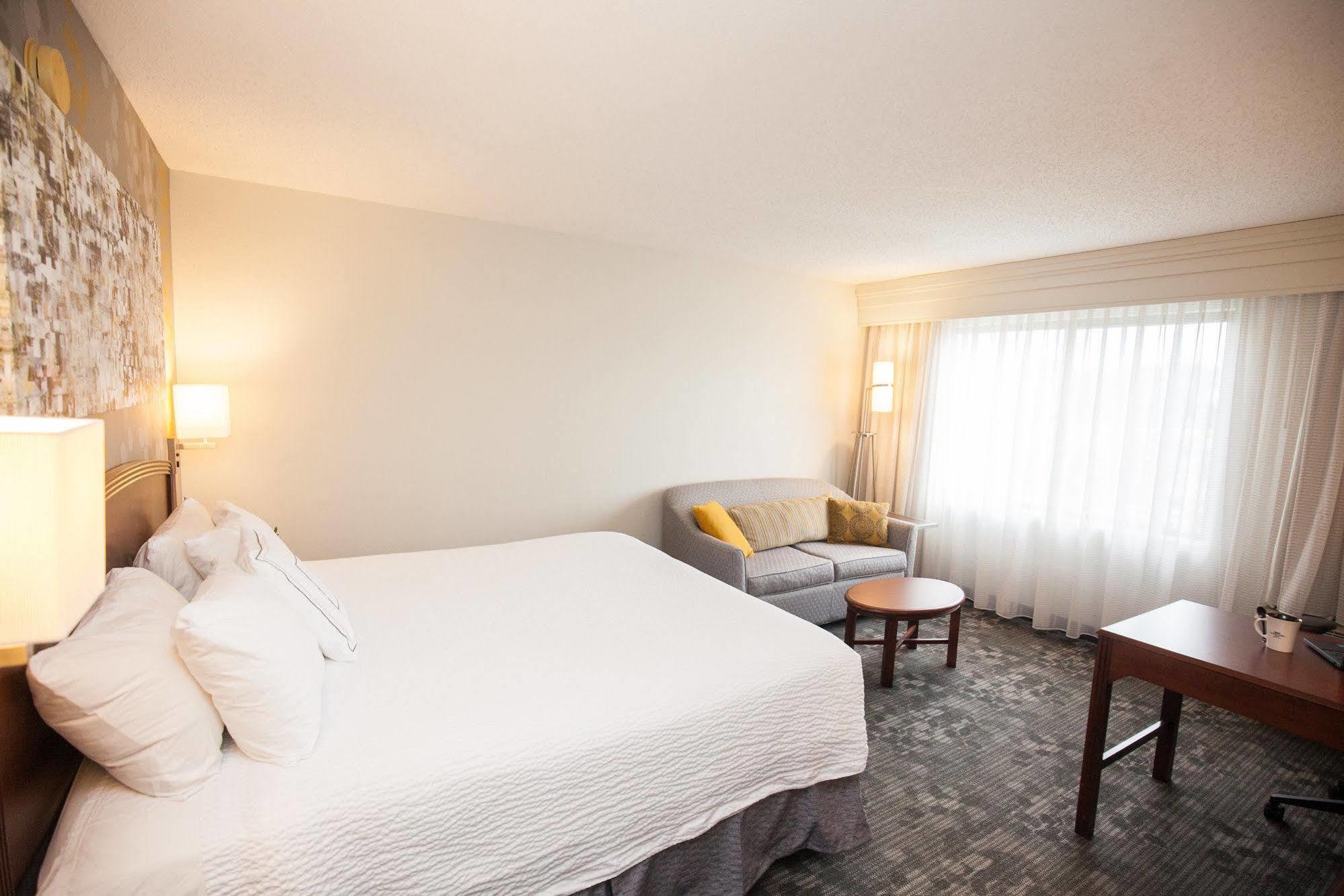 Courtyard By Marriott Cincinnati Airport 3*