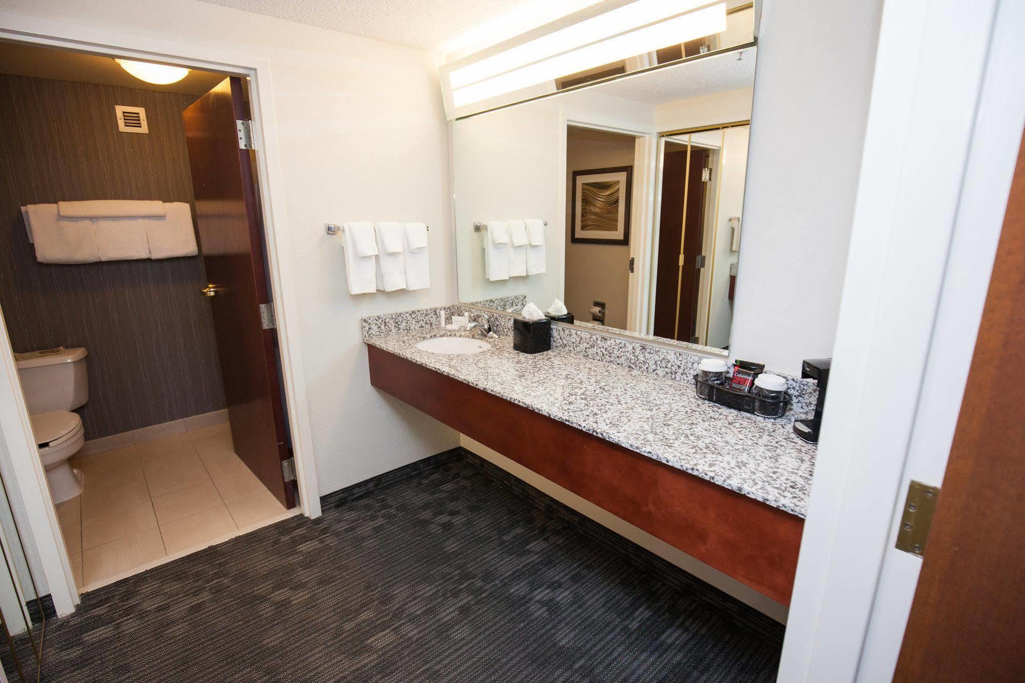 Courtyard By Marriott Cincinnati Airport Hotel 3*