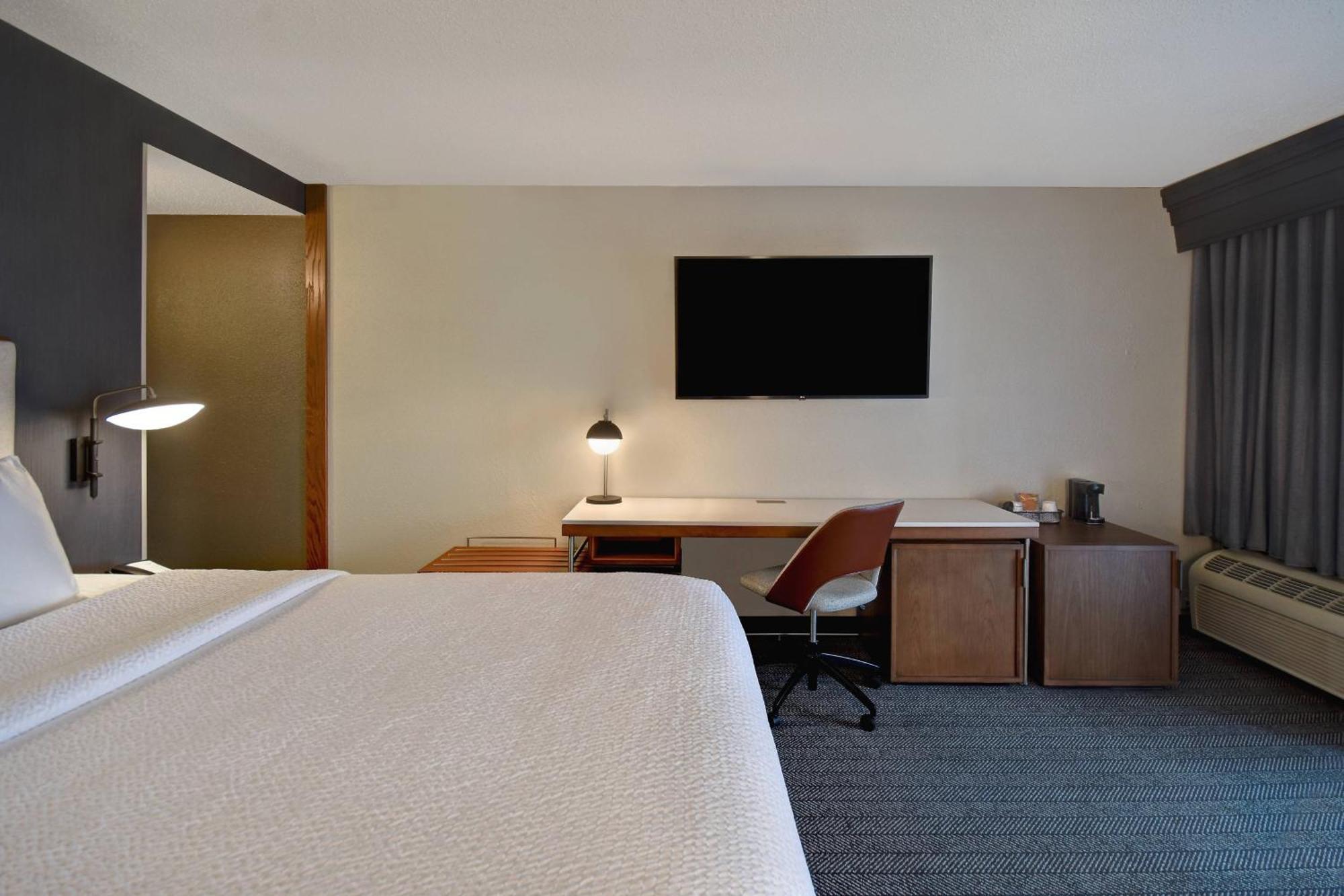 Hotel Courtyard By Marriott Cincinnati Airport 3*