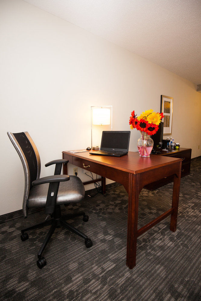 Hotel Courtyard By Marriott Cincinnati Airport